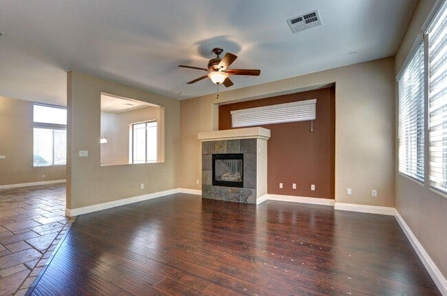 Building Photo - Wonderful 4 Bedroom Home!