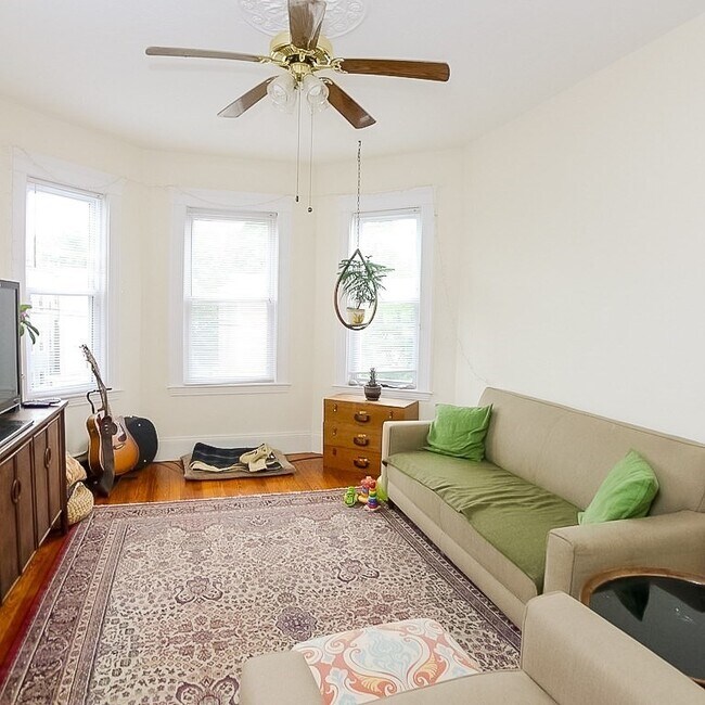 Building Photo - 18 Gibson St