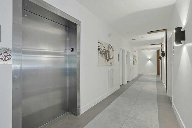 Building Photo - 962 Rte 9W
