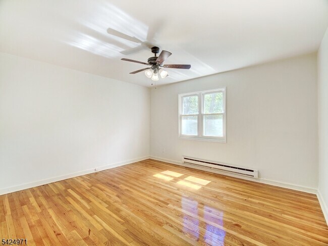 Building Photo - 138 Lincoln St