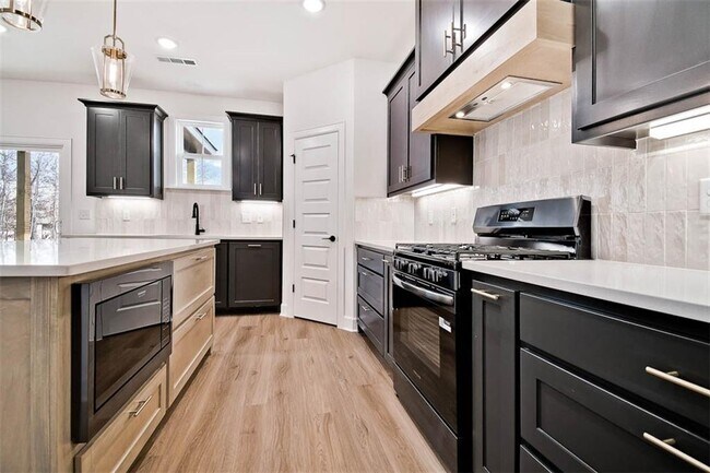 Building Photo - 247 Kinross Dr