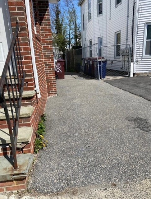 Building Photo - 36 Linden St