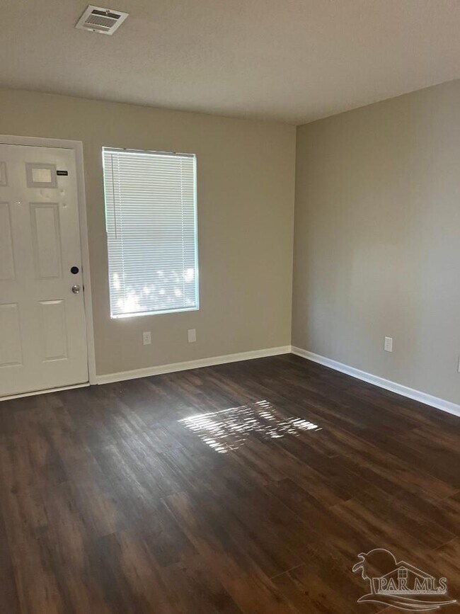 Building Photo - 3202 Redwood Ln