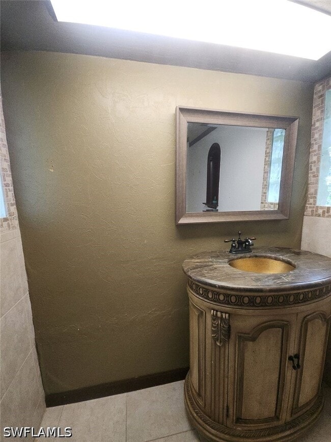 Building Photo - 4619 Chippendale Dr