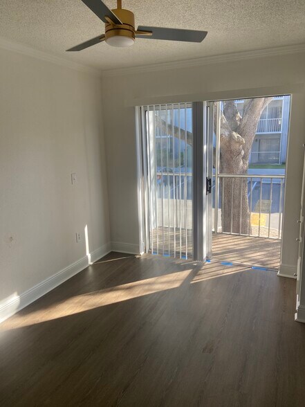 Building Photo - 125 Water Front Way