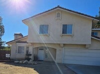 Building Photo - 3-bedroom 2.5 bath home