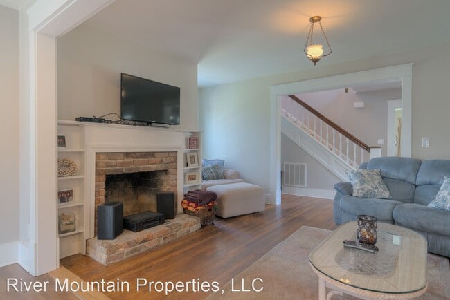 Building Photo - 5 br, 3 bath House - 202 Washington Street