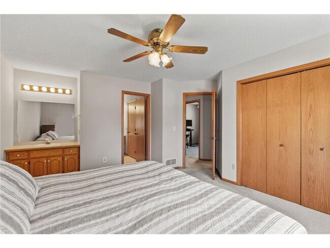 Building Photo - Stunning home located in the heart of Apple Valley *3 bed*2bath Available 10/1!