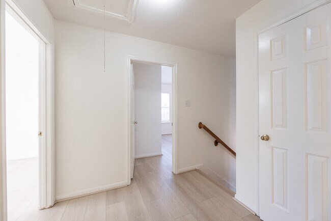 Building Photo - 2515 Falcon Ridge St