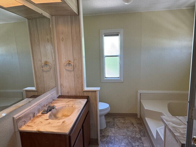 Building Photo - 3 Bedroom, 2 Bathroom Home in Tijeras, NM