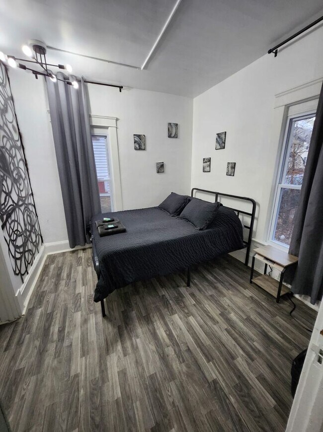 Building Photo - 1856 Lampson Rd