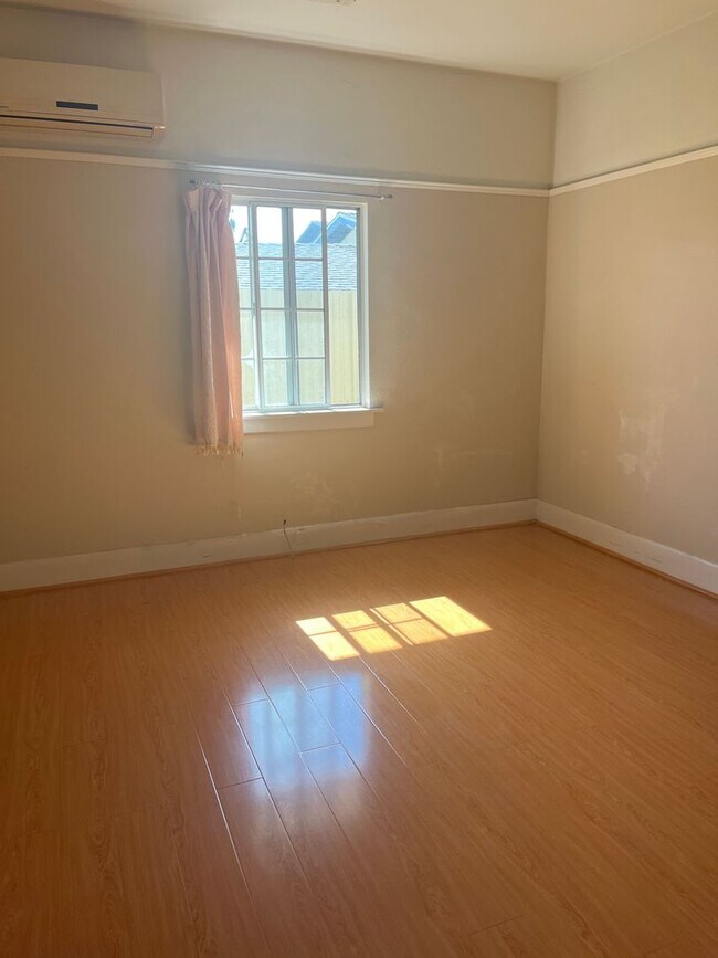 Building Photo - 1402 Alhambra Rd