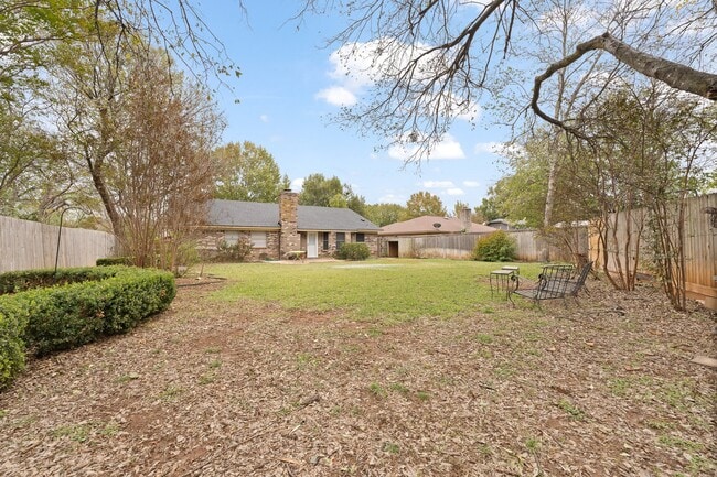 Building Photo - 608 Pleasant Manor Ave