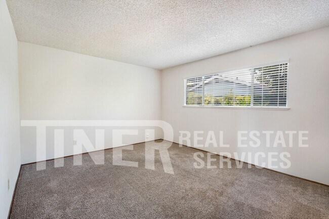 Building Photo - 3000 Nikol St