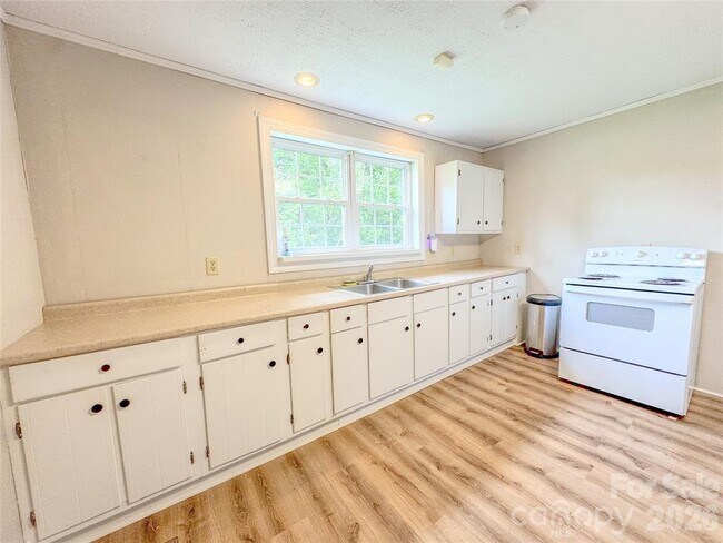 Building Photo - 818 Grier St
