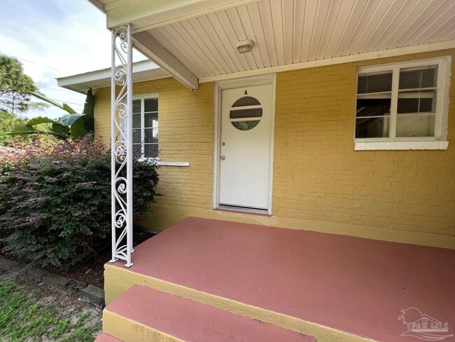 Building Photo - 205 Holmes Dr