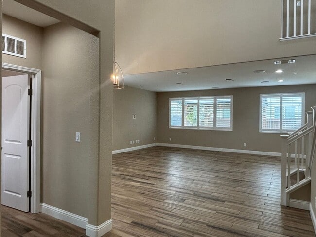 Building Photo - Modern 4BD Home in Brighton Landing | Solar | Bed & Bath Downstairs