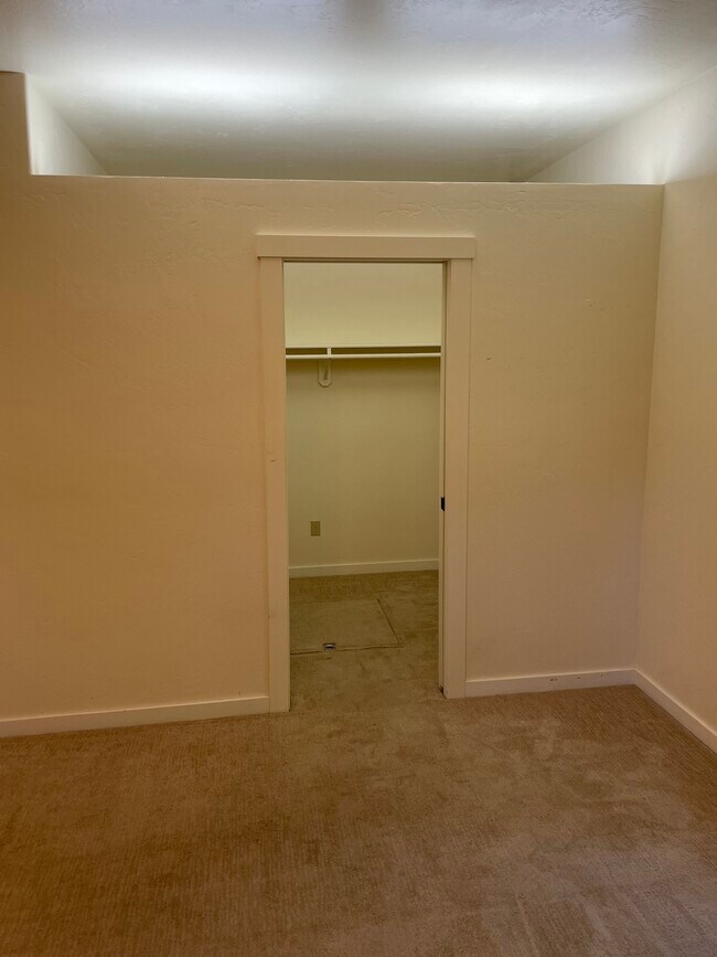 M. Closet - 714 State Park Rd