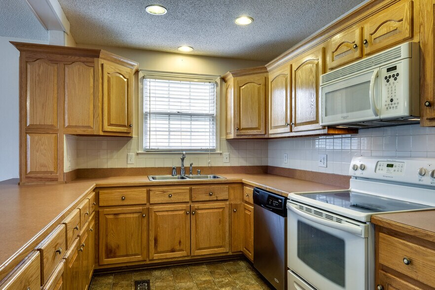 Building Photo - 133 Cline Ave