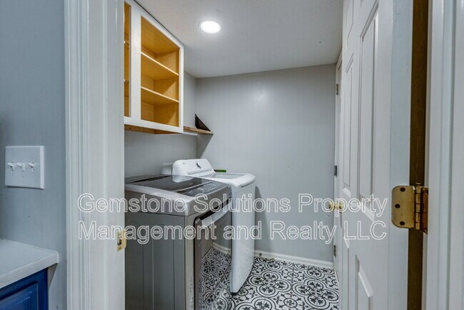 Building Photo - 2214 Falcon Creek Dr