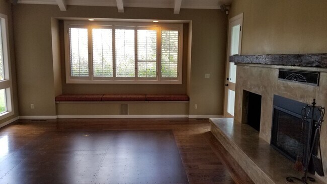 Building Photo - Gorgeous, Corner Lot with all the extras.