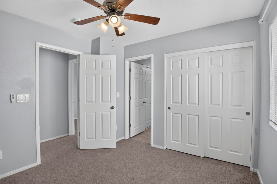 Building Photo - 10648 Bandera Mountain Ln