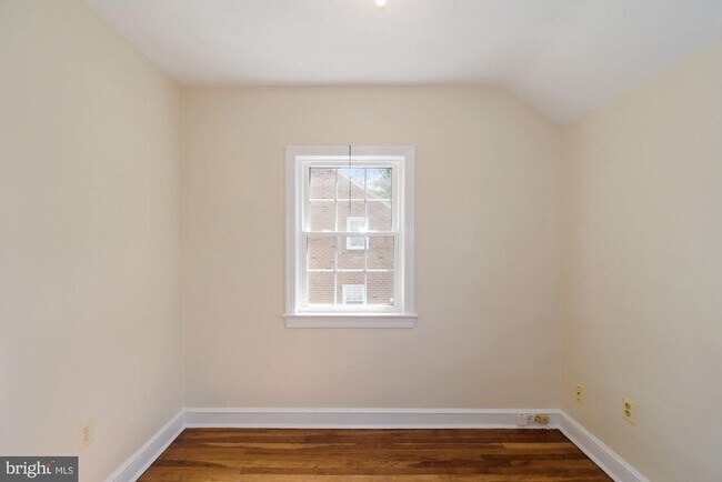 Building Photo - 5212 N Carlin Springs Rd