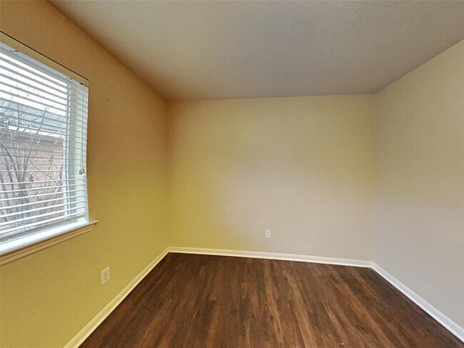 Building Photo - 3318 Falcon Trail Dr