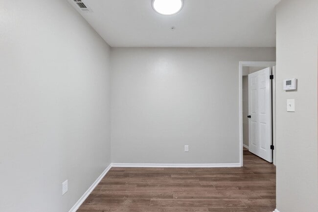 Building Photo - Newly Renovated Ground Floor Condo in Gated Altamonte Springs Community!
