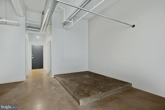 Building Photo - 412-26 S 13th St