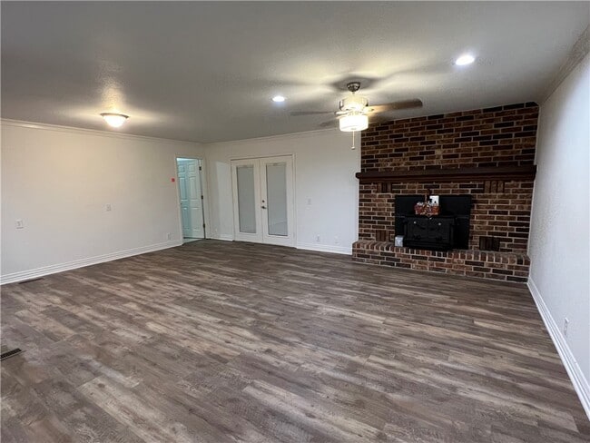 Building Photo - 1607 Mayflower Rd