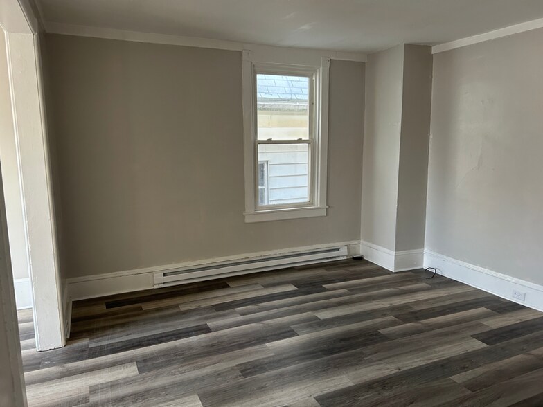 Building Photo - 543 Jischke St