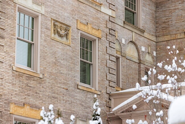 Building Photo - 5135 Ellsworth Ave