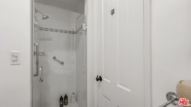 Building Photo - 10575 Holman Ave