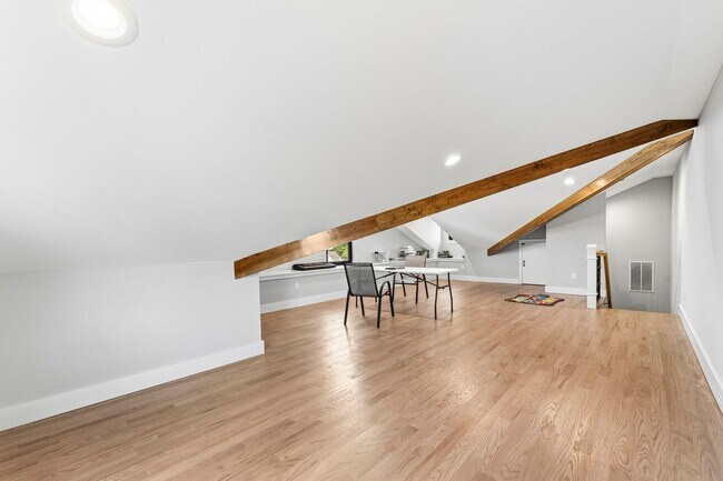 Building Photo - 512 Knopf St