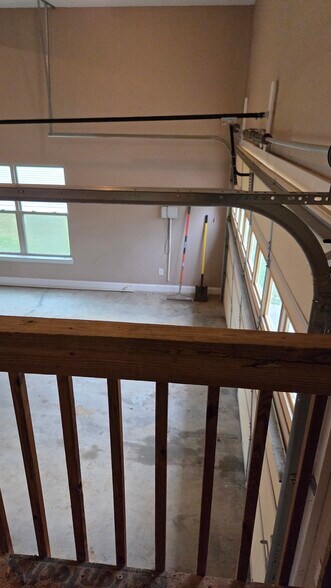 Building Photo - 324 Avenue of the Oaks