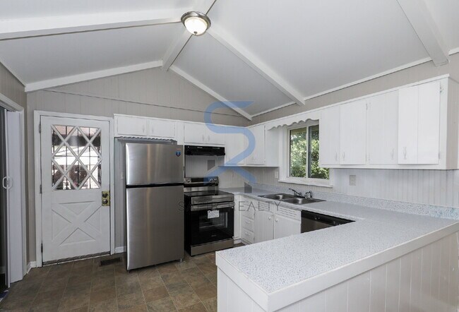 Building Photo - 5425 Skyview Dr SW