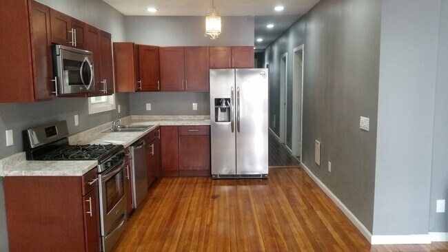 Building Photo - 4 bedroom, 1 bath