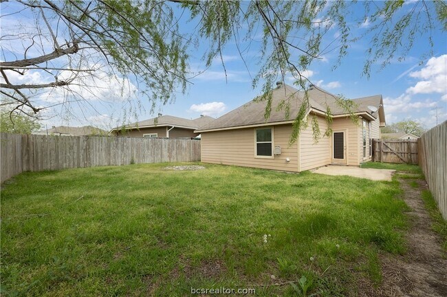 Building Photo - 240 Fieldstone Pl