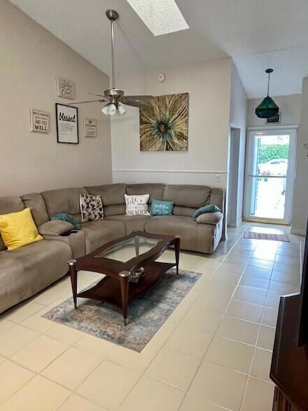 Building Photo - 3841 Island Club Cir E