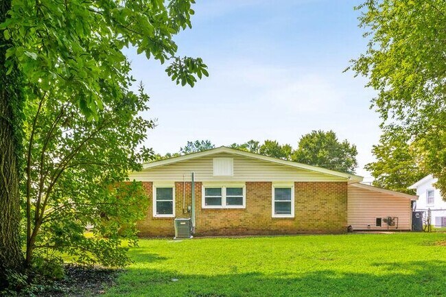 Building Photo - NE – Desirable Neighborhood, Brick Home, Wood/Laminate Flooring, Vaulted Ceilings, Carport, Fenced!