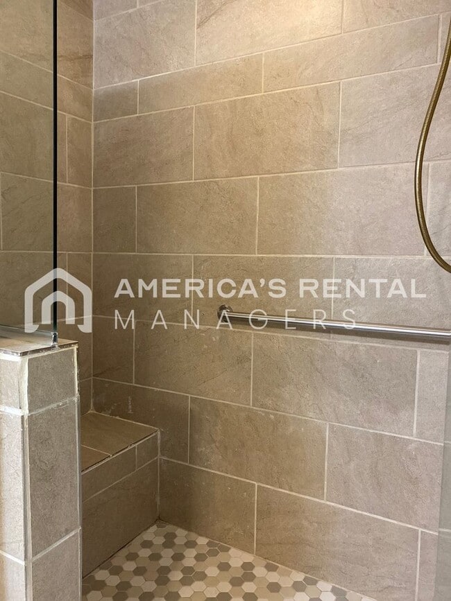 Building Photo - Townhome for Rent in Bessemer!  View with 48 Hours Notice!