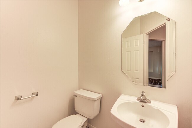 Building Photo - 14823 Atterbury Dr