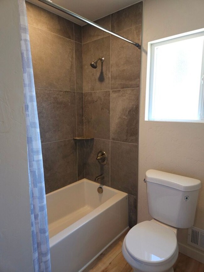 Building Photo - 3Bd/2.5Ba Single Story Home-For viewing!
