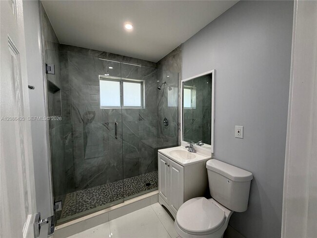 Building Photo - 335 NE 168th St