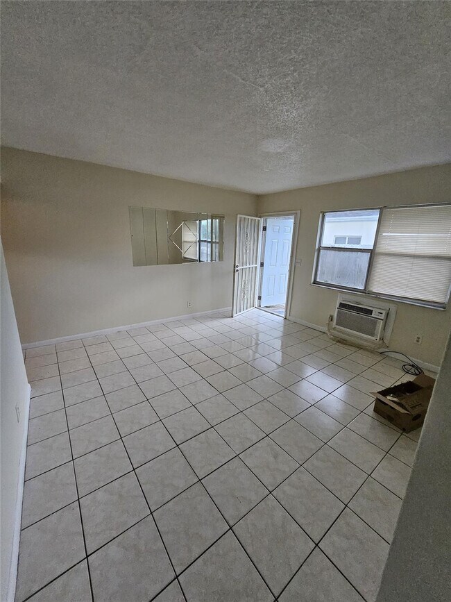 Building Photo - 716 SW 7th St