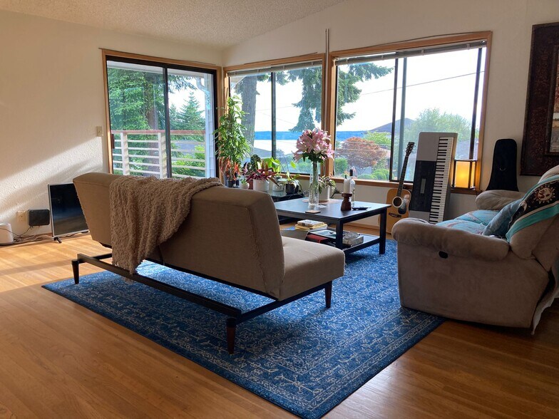 Living room - 2312 SW 119th St