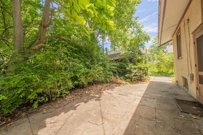 Building Photo - 6 Month Lease: 2 BED / 2.5 BATH HOUSE CLOS...