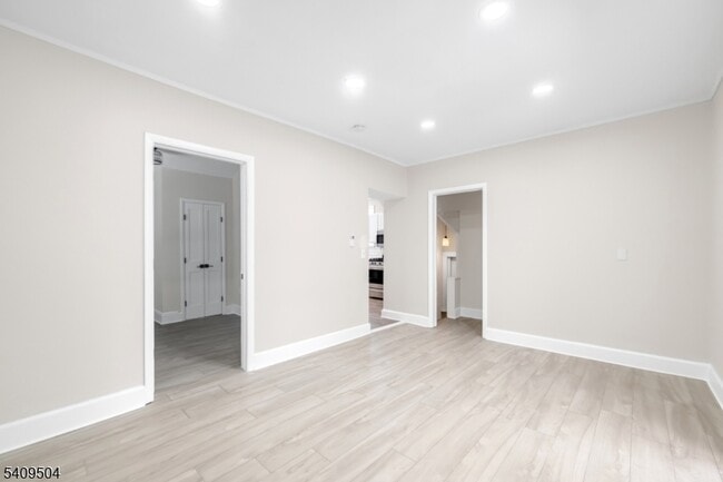 Building Photo - 36 Cortlandt Pl