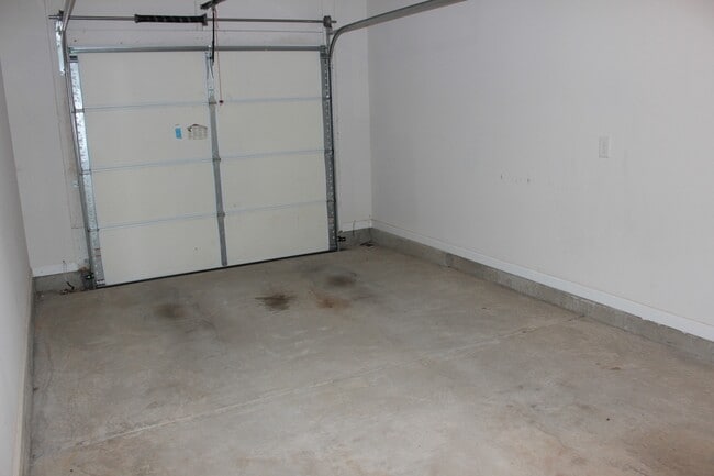 Building Photo - 15 Apricot Ln